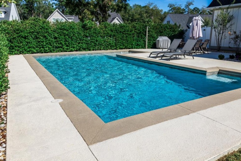 Piscine sur mesure à Montbozon, comment réussir votre projet ?