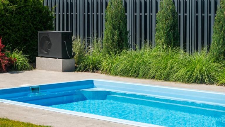 Quels équipements choisir pour sa piscine à Vesoul ?